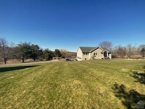 19 Yellow City Rd, Amenia, NY 12501
