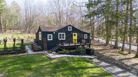 604 Fog Hl, Austerlitz, NY 12017