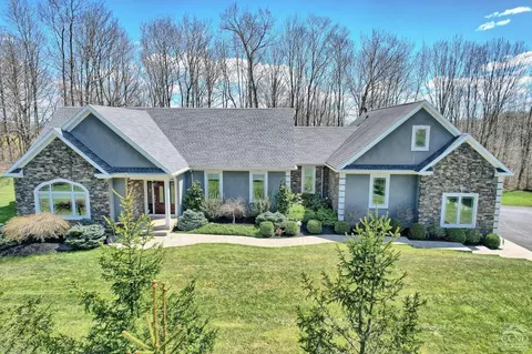 52 Hadley Dr, Hannacroix, NY 12087