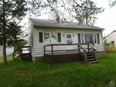 325 Fairview Ave, Hudson, NY 12534