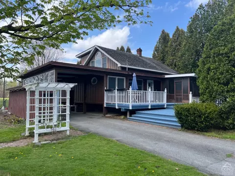 1743 S Old Post Rd, Castleton On Hudson, NY 12033