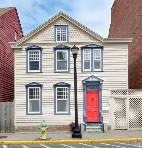114 Warren St, Hudson, NY 12534