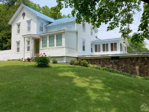 220 County Route 26, Coxsackie, NY 12051