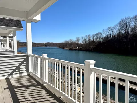 29 Marina Dr, Catskill, NY 12414