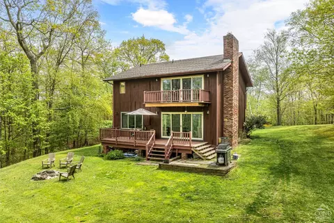 25 Ridgecrest Ln, Millerton, NY 12546