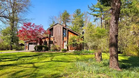 215 Pine Rd, Hudson, NY 12534