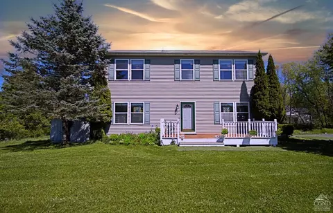 23 Blossom Grove Ct, Highland, NY 12528