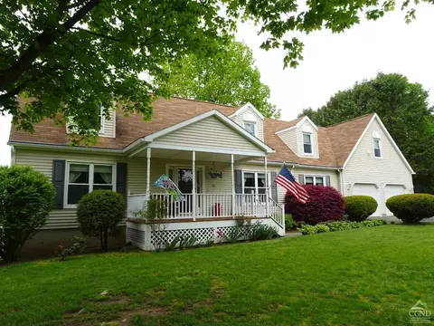 10 Spruce St, Valatie, NY 12184