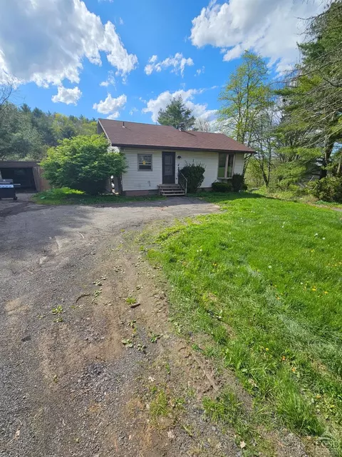 853 King Hill Rd, Surprise, NY 12176