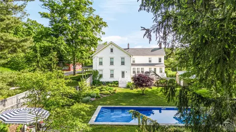 110 Stickle Rd, Hudson, NY 12534