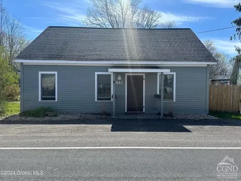 842 Main St, Niverville, NY 12130