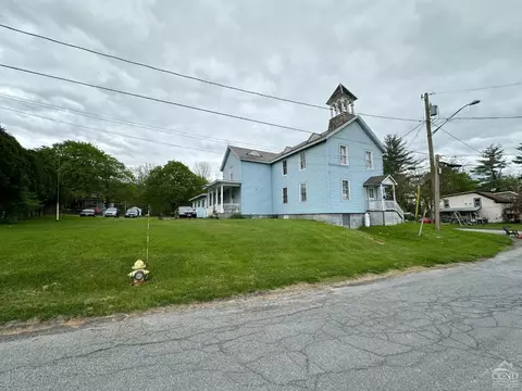 13 School St, Hoosick Falls, NY 12090