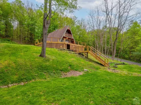 27 Steep Hill Rd, Ashland, NY 12407
