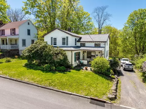 39 Summit St, Claverack, NY 12513