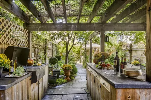 560 Columbia, Hudson, NY 12534