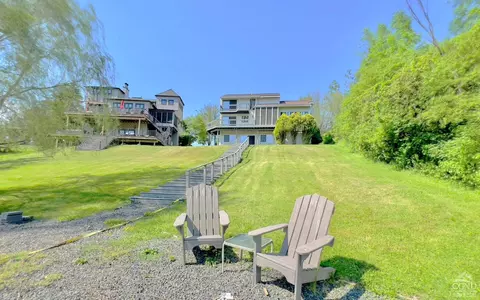 27 Greensburgh Ct, Athens, NY 12015