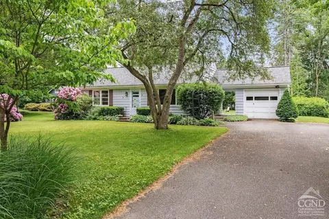 7 Eichybush Rd, Kinderhook, NY 12106