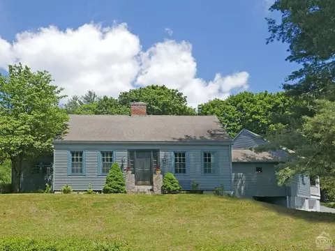 65 Austerlitz St, Chatham, NY 12037