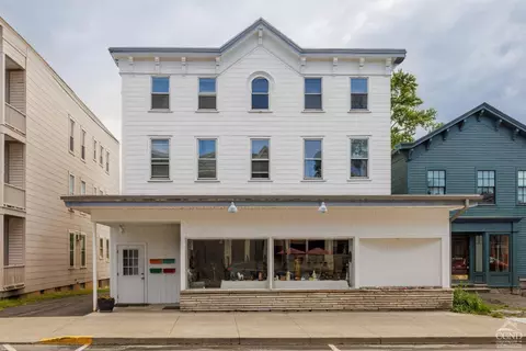 741 743 Warren St, Hudson, NY 12534