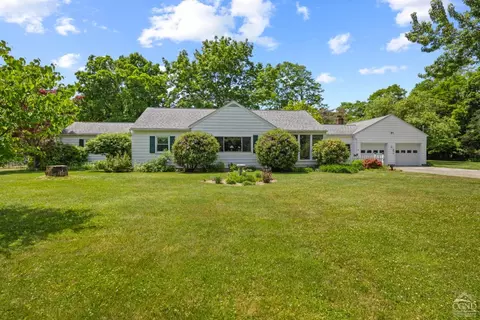 10 Harrington Ln, Old Chatham, NY 12136