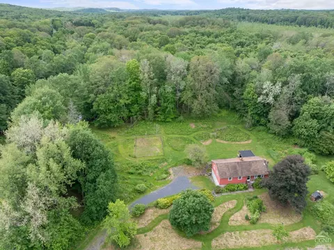 3 Robinson Ln, Highland, NY 12528
