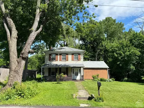 11 Whitbeck St, Coxsackie, NY 12051