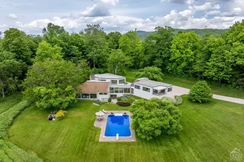 293 Stevens Gln, Richmond, MA 01254