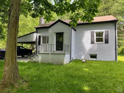 4 Texas Hill Rd, Hillsdale, NY 12529
