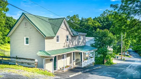 6 Ann St #2, Saugerties, NY 12477