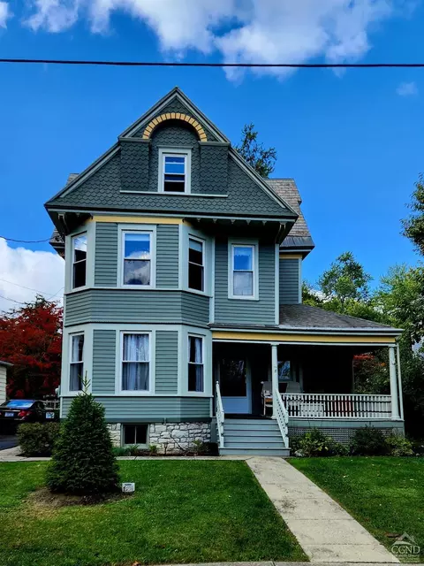 8 Elm St, Coxsackie, NY 12051