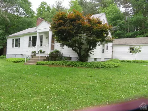 16 Rau Rd, Medusa, NY 12120