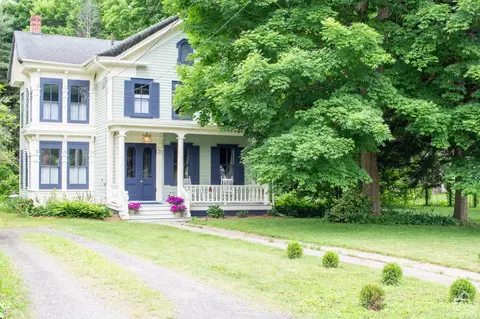 33 Albany Ave, Kinderhook, NY 12106