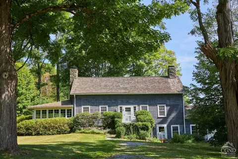 218 Smith Rd, Pleasant Valley, NY 12569
