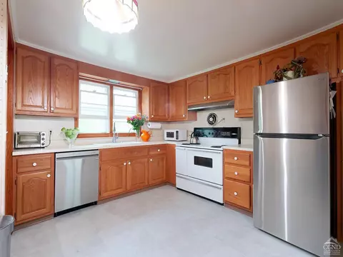 5 Pruyn Pl, Catskill, NY 12414 photo 9