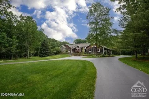 47 Dogwood Knls, Valatie, NY 12184
