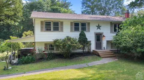 16 Elm St, Cairo, NY 12413