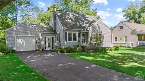 8 Marion Rd, Bethlehem, NY 12054