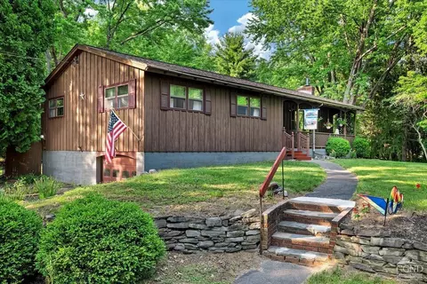 573 Clifton Park Center Rd, Clifton Park, NY 12065