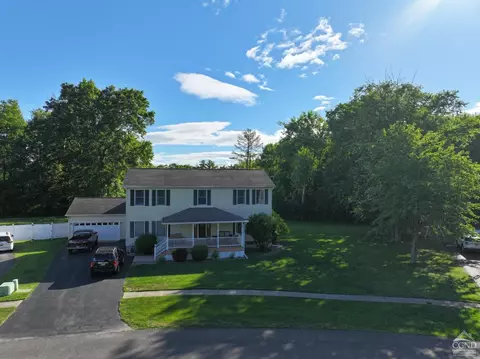 7 Greenwood Dr, Coxsackie, NY 12051
