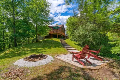 3 Superstitious Dr, Athens, NY 12015