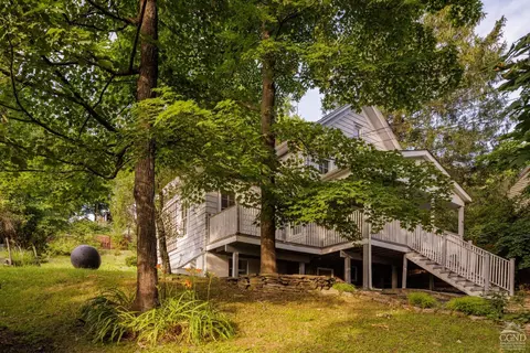 14 Tanners Ln, Hudson, NY 12534