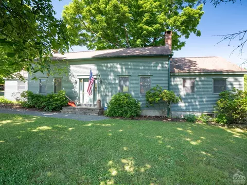 109 Thais Rd, Averill Park, NY 12018