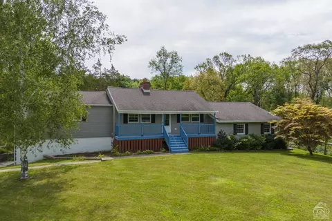 10 Cove Rd, Rhinebeck, NY 12572