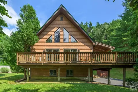 332 N Mountain Rd, Copake Falls, NY 12517