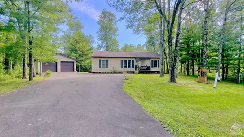 11 Derrick Von Brummel Cir, Athens, NY 12015