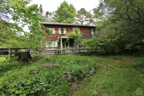 703 Carter Bridge Rd, Greenville, NY 12083
