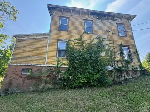 40 Thompson St, Catskill, NY 12414 photo 3