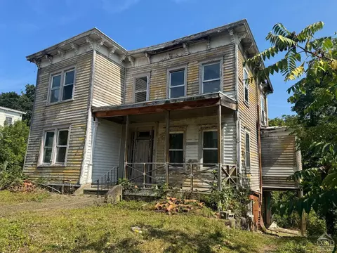 40 Thompson St, Catskill, NY 12414