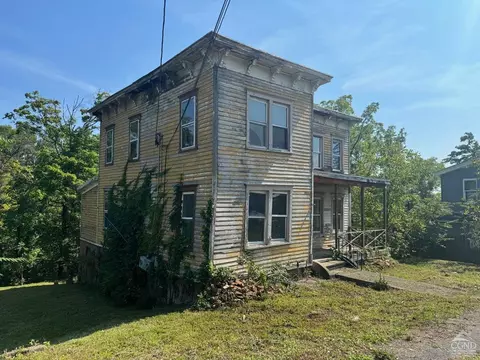 40 Thompson St, Catskill, NY 12414 photo 2