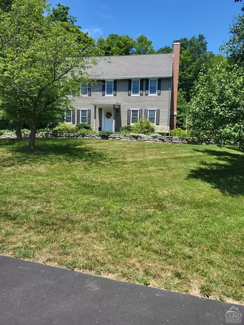 421 Blodgett Hl, Ravena, NY 12143